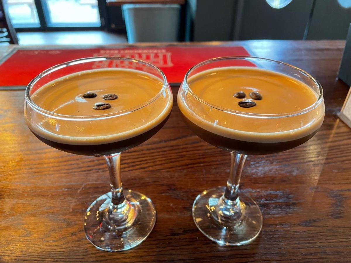 Queen Street Tap Дийл Екстериор снимка