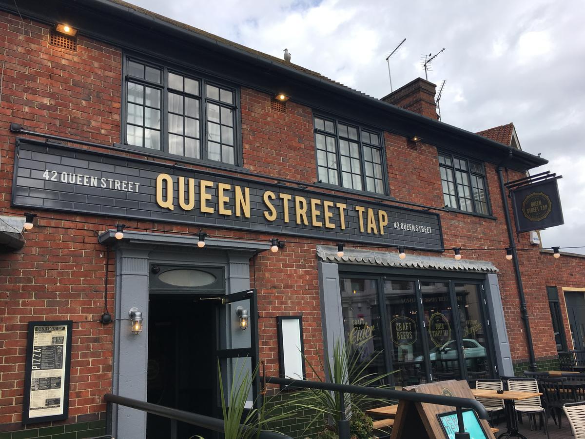 Queen Street Tap Дийл Екстериор снимка
