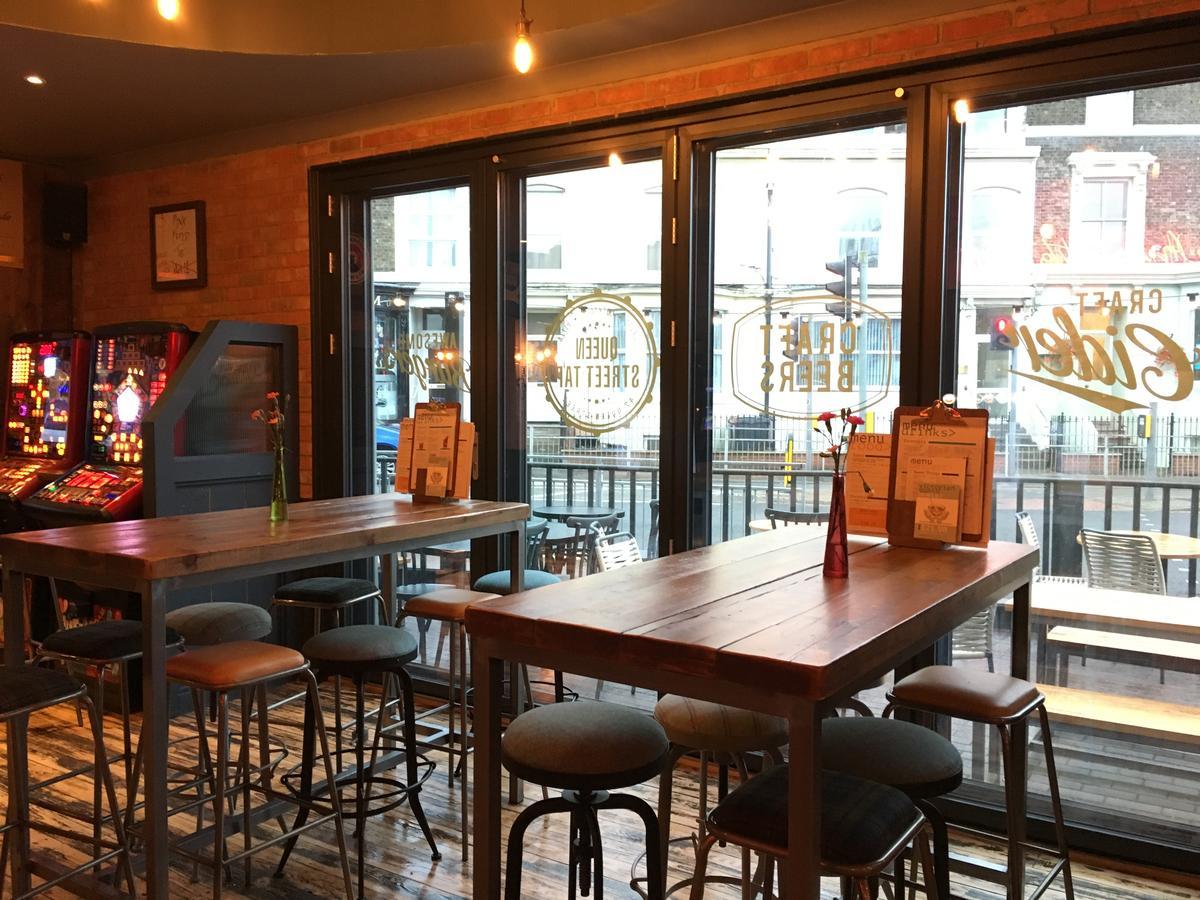 Queen Street Tap Дийл Екстериор снимка