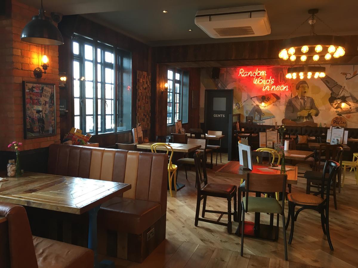 Queen Street Tap Дийл Екстериор снимка